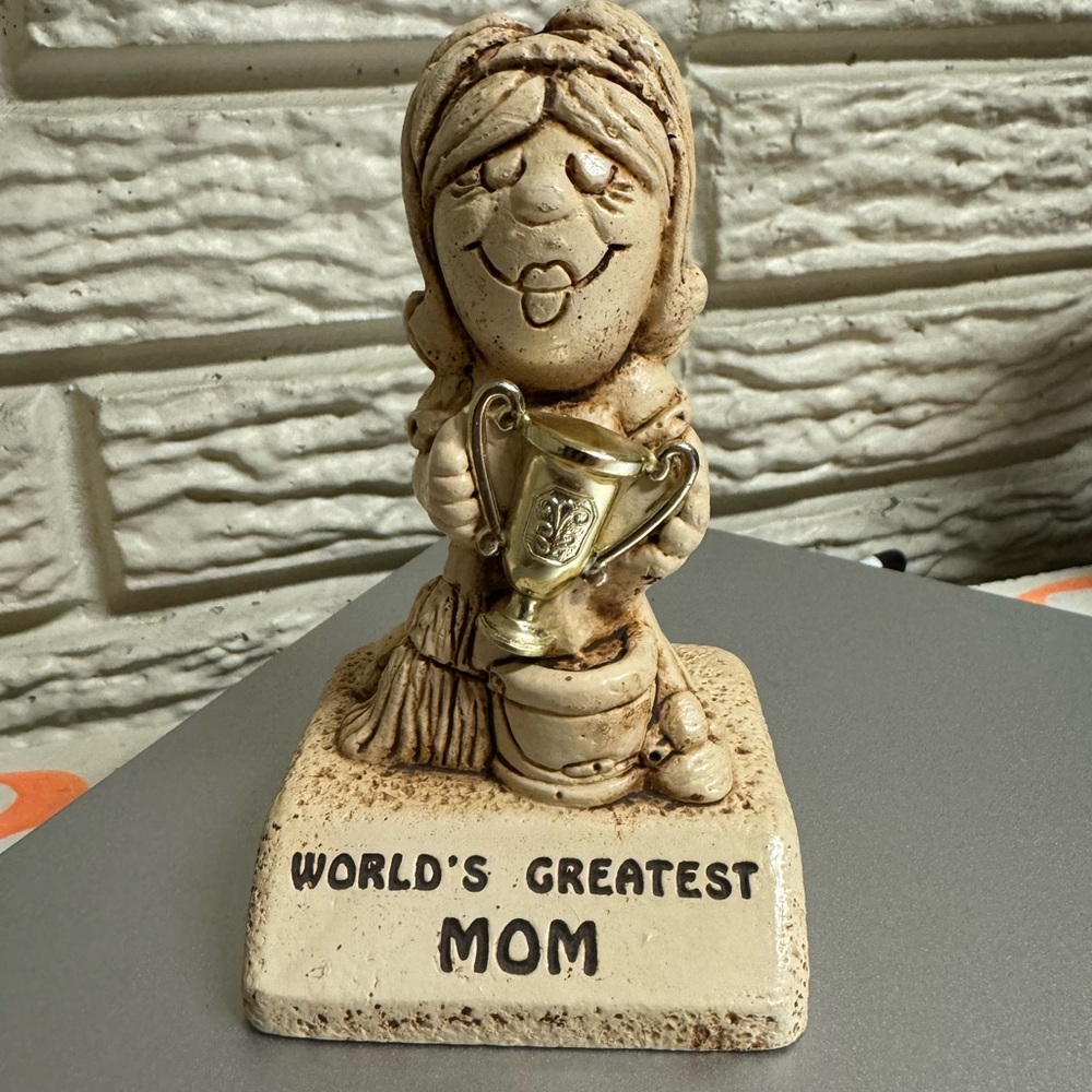 Vintage Resin 1970 World’s Greatest Mom Paula W-135 USA Figurine Figure